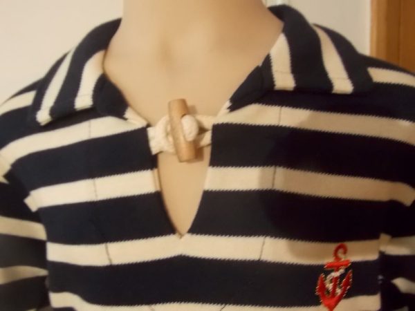 Pull marinière bouton bois brodé « Cherbourg » – Image 3