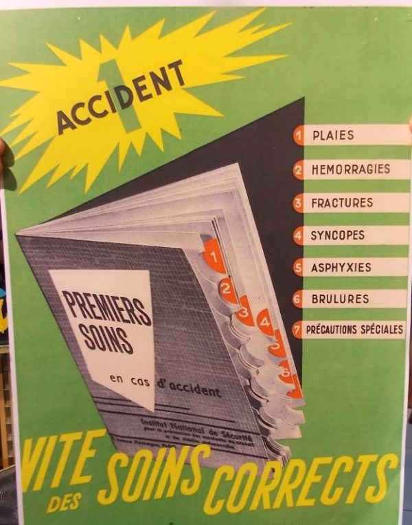 Reproduction d'anciennes affiches de la Sécu pour la prévention des accidents. N°077A Premiers soins en cas d'accident