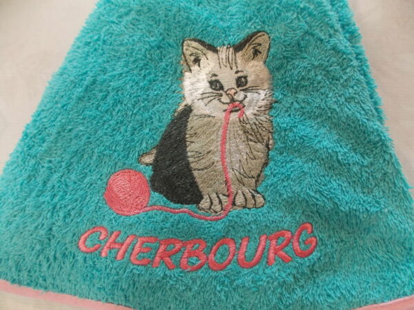 Essuie-mains en éponge Chaton avec broderie Cherbourg – Image 2