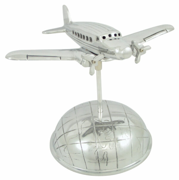Avion sur demi-globe en aluminium