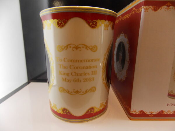 Mug Roi Charles III porcelaine – Image 3