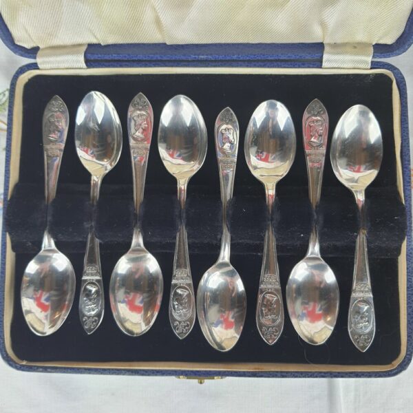 Coffret ancien Petites Cuillères pour couronnement Elisabeth II métal argenté Angleterre 1953 – Image 5