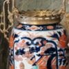 Ancien Vase double anses Imari bronze et porcelaine, fin XIXème – Image 3