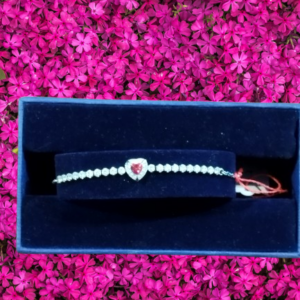 Bracelet Swarovski seconde main. Modèle Coeur rose et cristaux blancs.