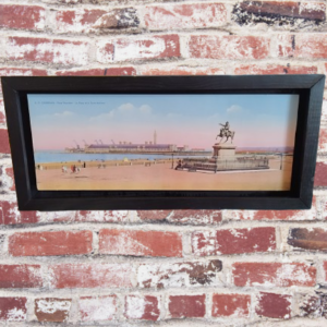 Vue du Campanile de la gare maritime de Cherbourg, plage et statue Napoléon.