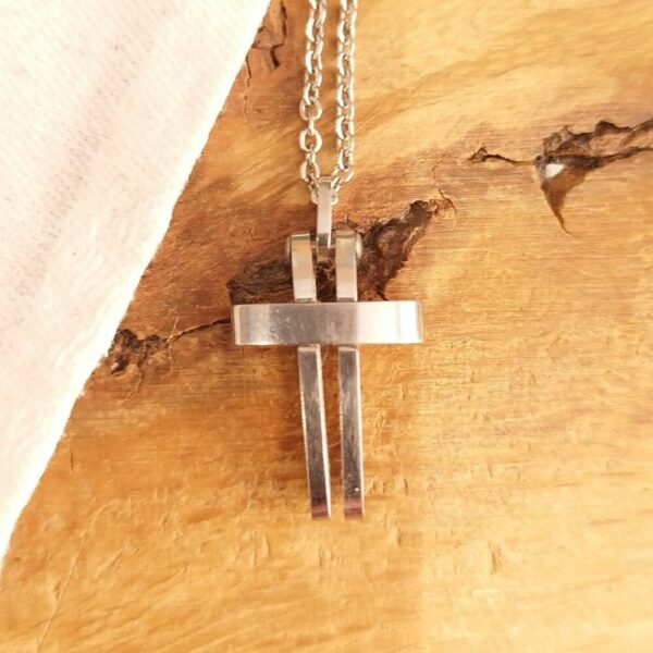 Collier pendentif Croix en métal, très sobre. – Image 2