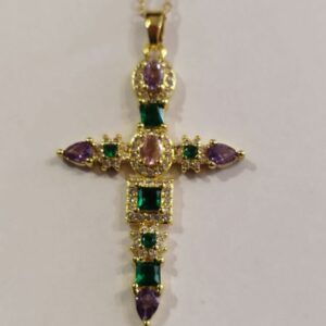Collier avec Croix en Cristaux Swarovski dominante rose et verte.