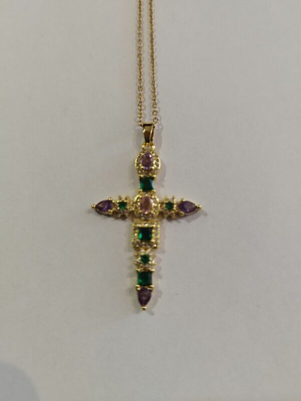 Collier avec Croix en Cristaux Swarovski dominante rose et verte. – Image 3