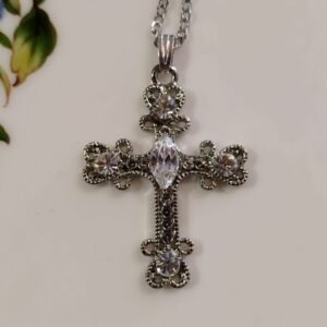 Collier Croix en cristaux Swarovski transparents fabrication artisanale française