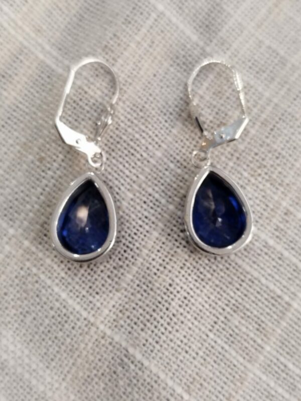 Paire de Boucles d'oreille en cristal Swarovski bleu profond – Image 3
