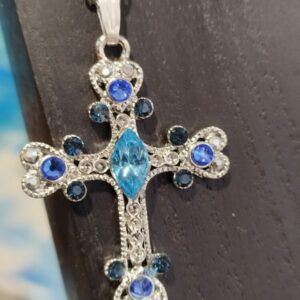 Collier Croix en cristaux Swarovski bleus fabrication artisanale française