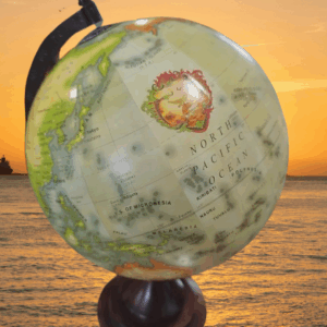 Globe terrestre avec socle en bois